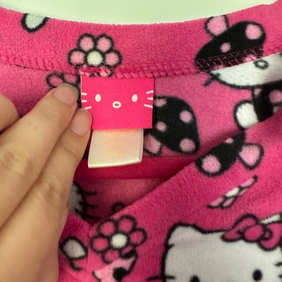 Hello Kitty Fleece Long Sleeve and Footed Pajama Set. Size small. - Picture 3 of 9